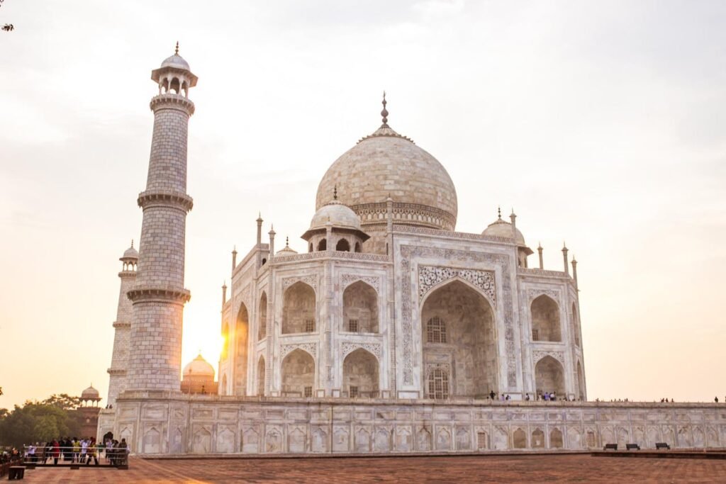 Taj mahal at sunrise